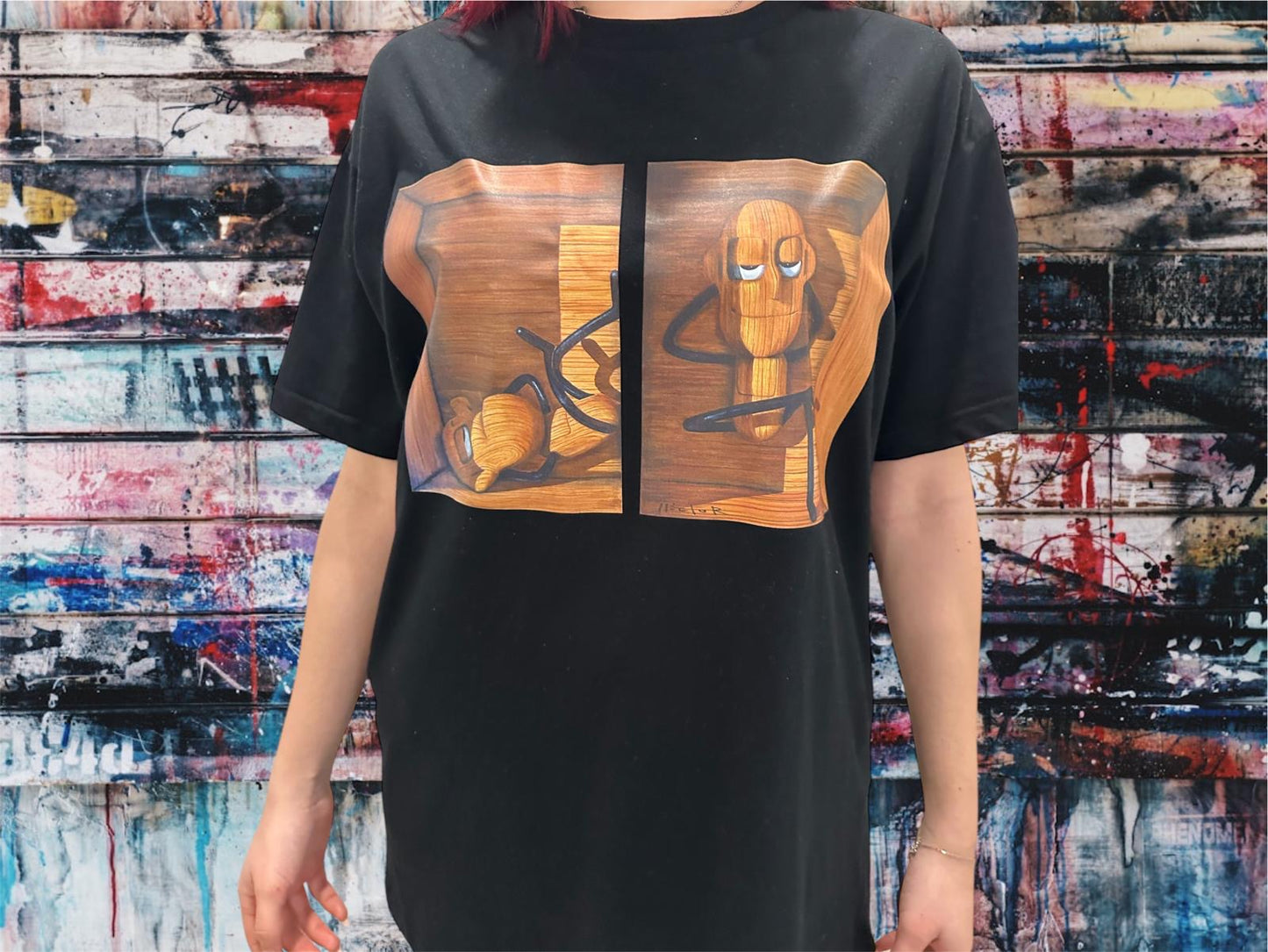 Camiseta Negra De La Colección Wooden Man Obra Del Artista Héctor Romero El Arte Y La Moda Hecha en Madrid – España Diseño Unisex