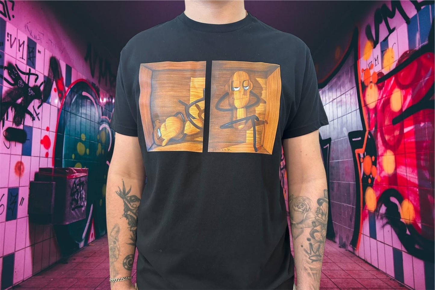 Camiseta Negra De La Colección Wooden Man Obra Del Artista Héctor Romero El Arte Y La Moda Hecha en Madrid – España Diseño Unisex